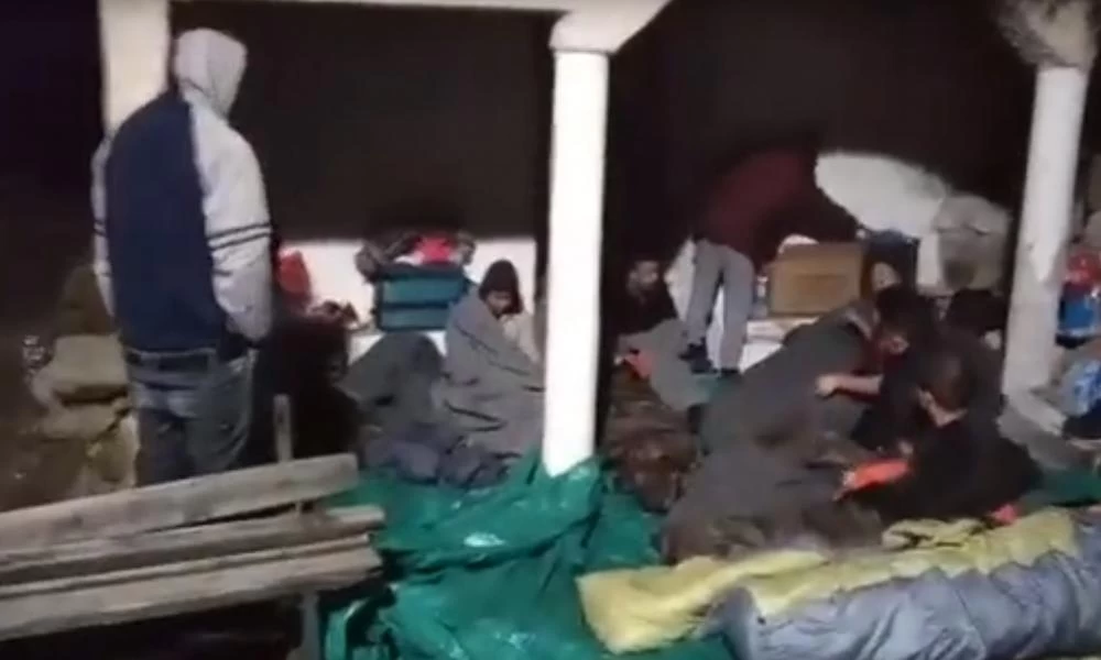 Εγκαταστάθηκαν σε εκκλησία 42 μετανάστες που έφτασαν στη Μυτιλήνη